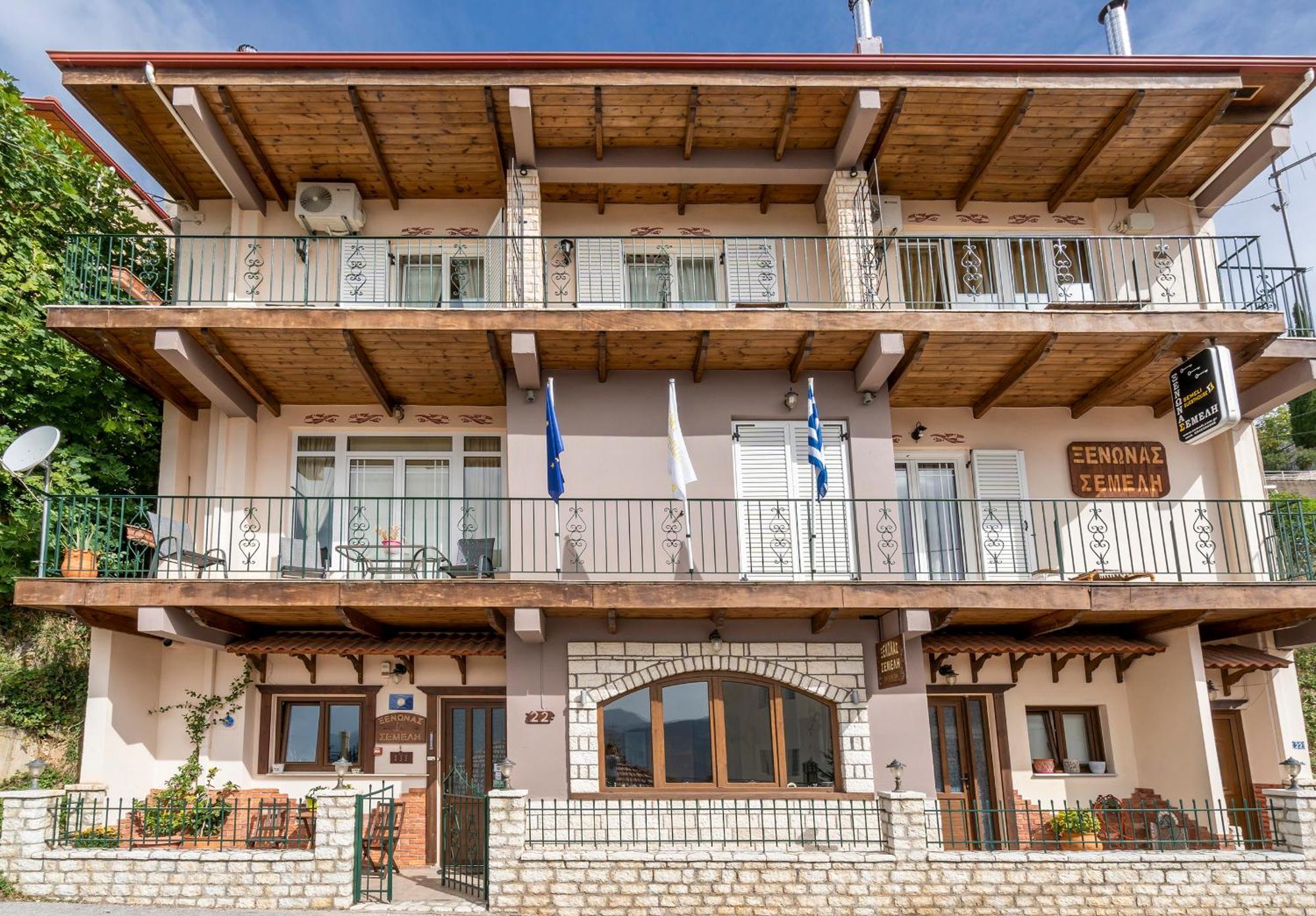 Semeli Guesthouse Karpenísion Exterior foto